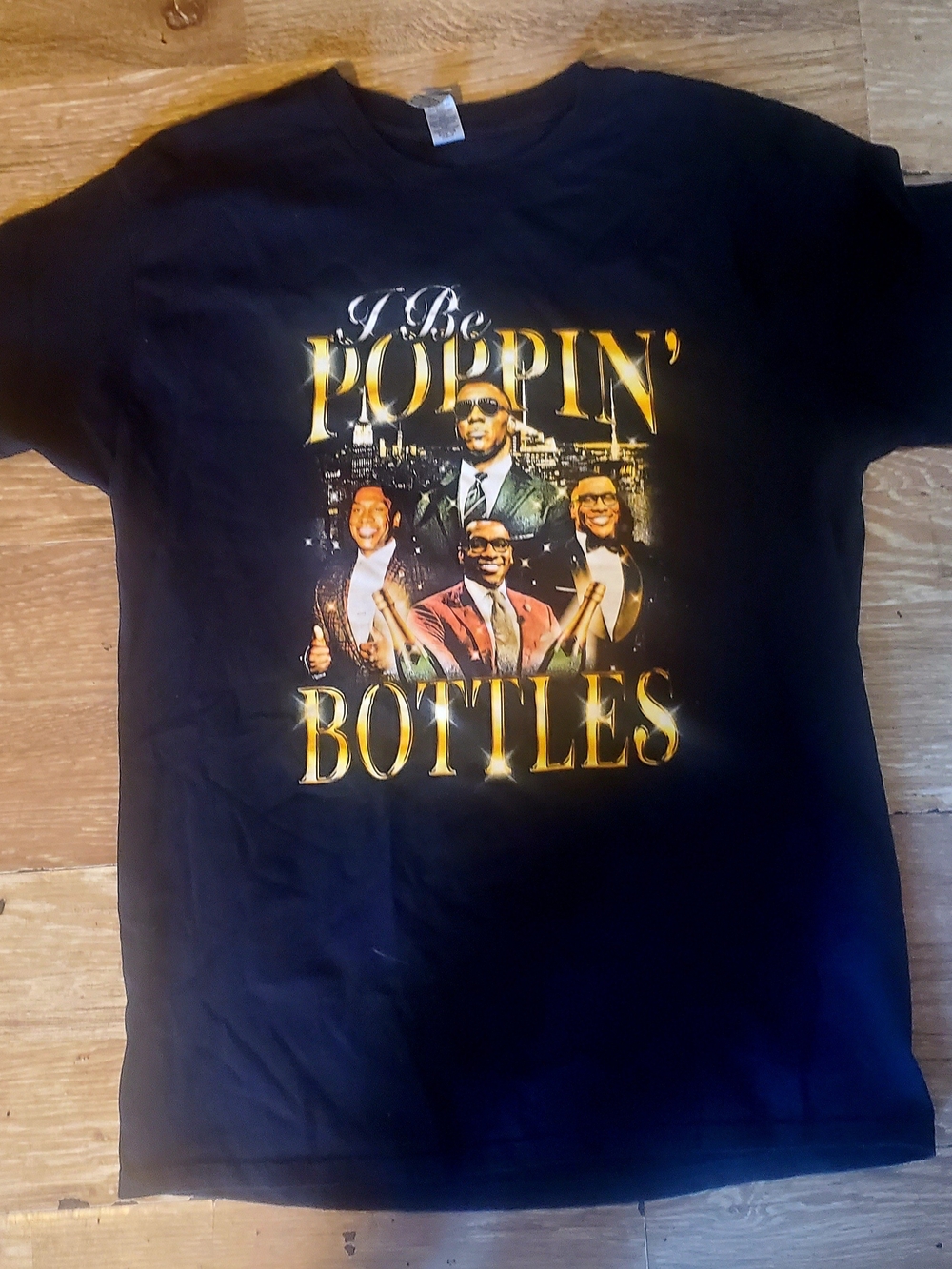 Black I Be Poppin' Bottles Shannon Sharpe Graphic Tee (GILDAN)